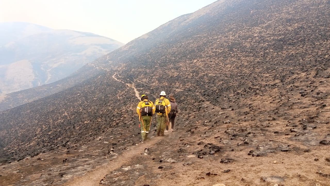 Defensa Civil en la zona afectada. 
