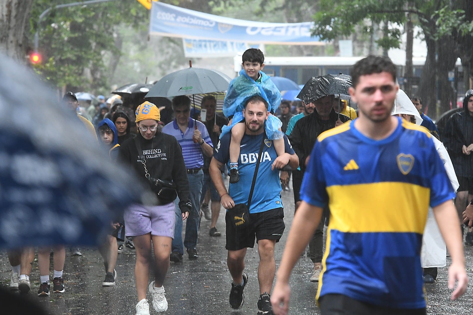 Los socios de Boca votaron masivamente pese al clima 