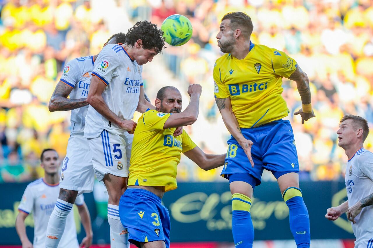 Cádiz sigue en la zona roja pese a igualar con el campeón Real Madrid