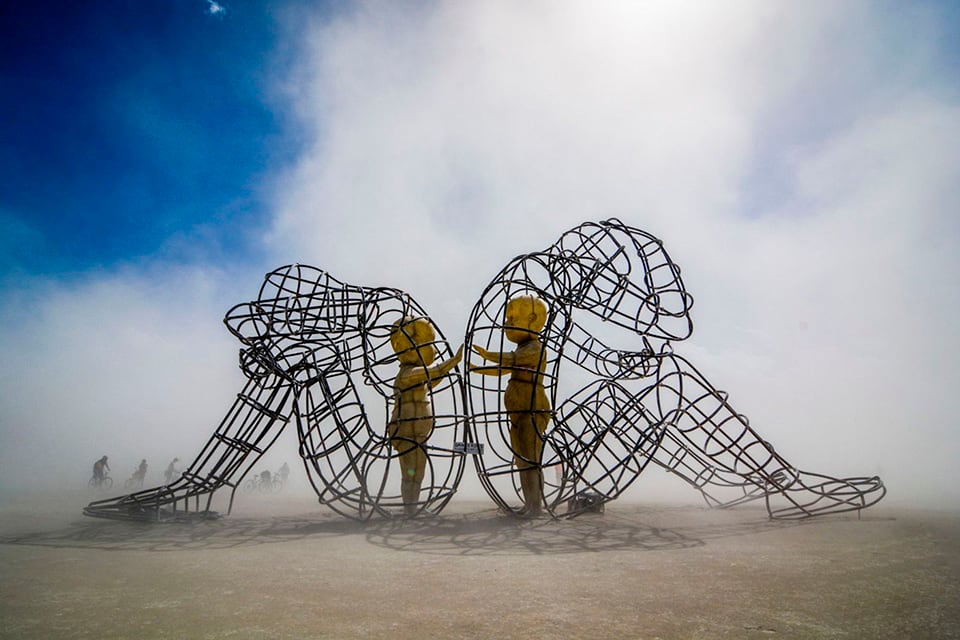 La escultura Love, presentada por Alexander Milov en el Festival Burning Man de 2015, en Nevada, Estados Unidos. 
