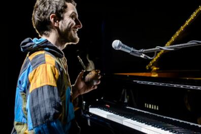 El pianista paranaense Sebastián Macchi, que esta noche presenta Piano solito.