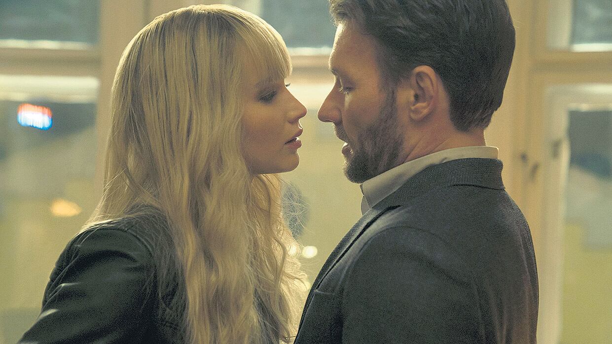 Jennifer Lawrence es una ex bailarina, espía y comehombres.