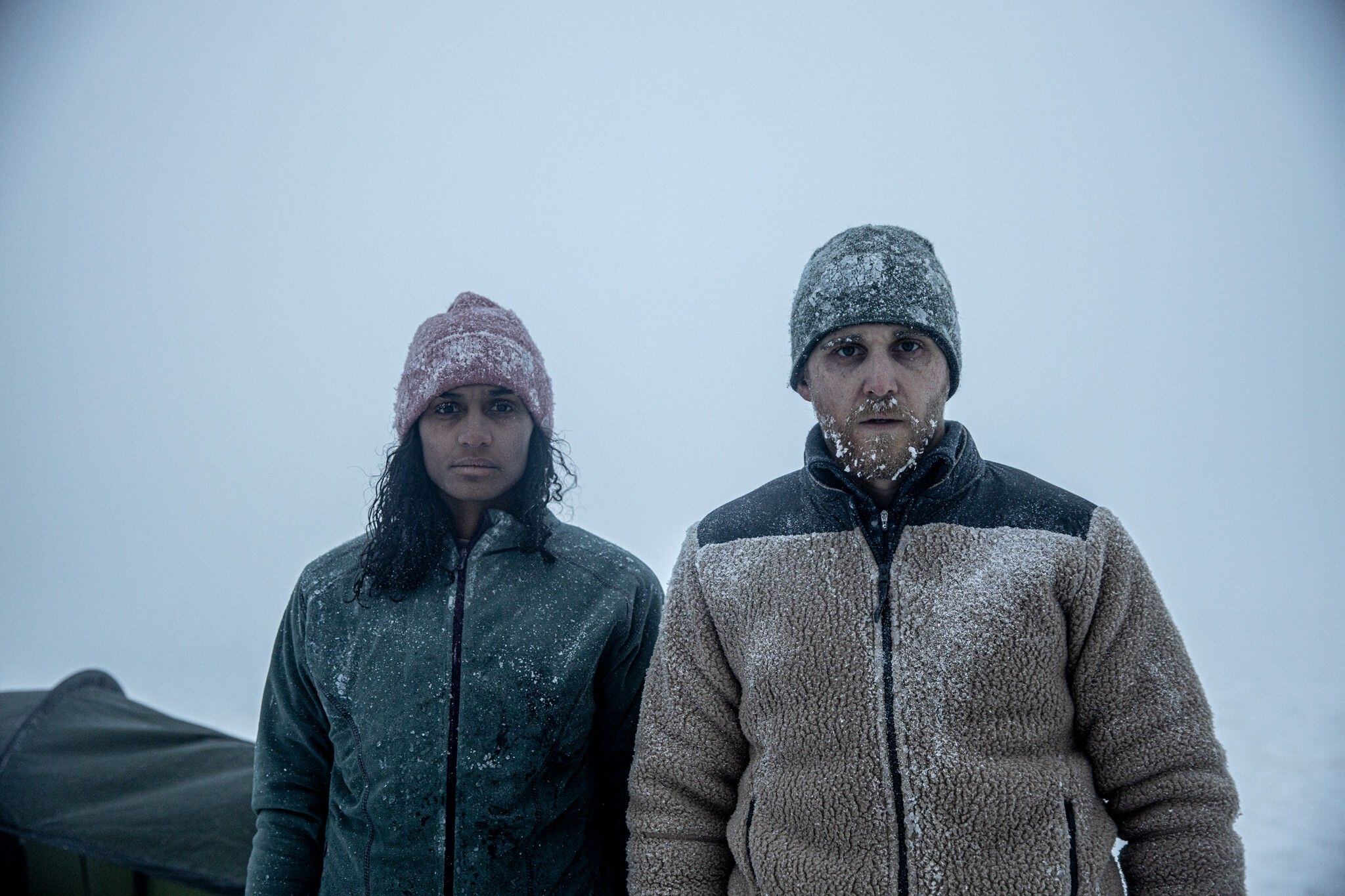 La escapada de fin de semana de una pareja en crisis se complica más de lo previsto. 