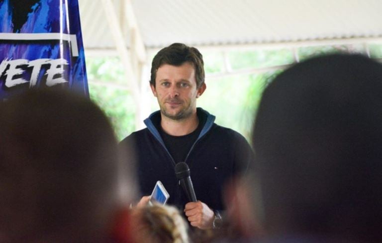 El diputado Dastugue considera que un gay "está fuera de la voluntad de Dios".