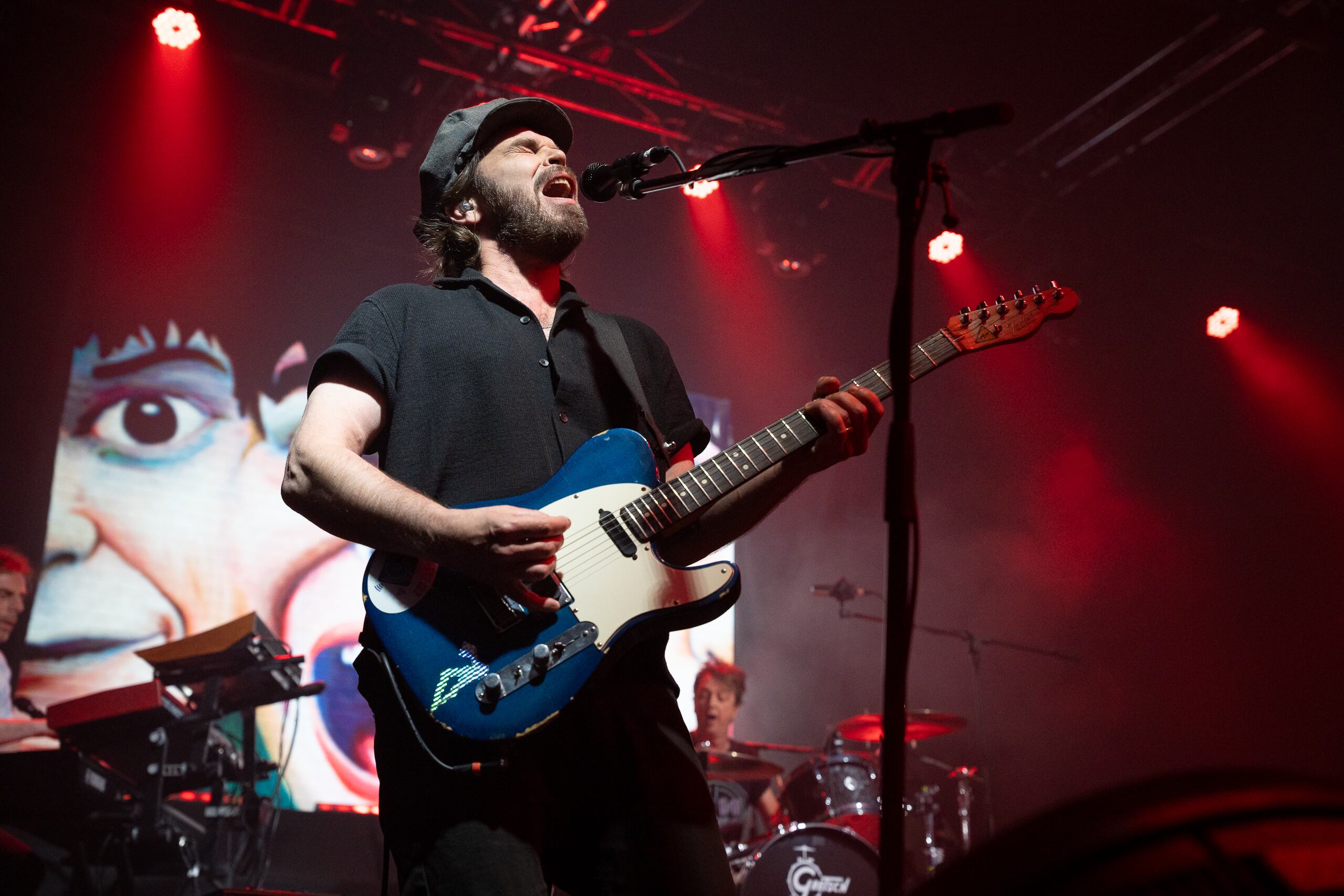 Gaz Coombes no pudo disimular el asombro ante el fervor del público