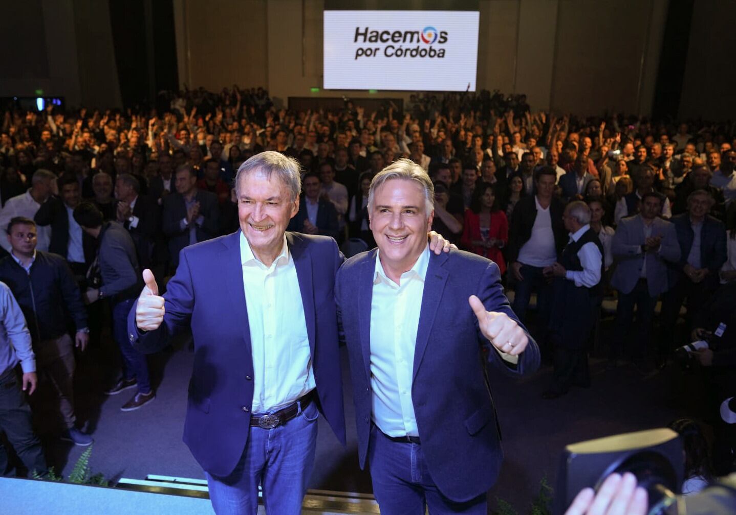 El gobernador saliente, Juan Schiaretti; y el mandatario electo, Martín Llaryora.