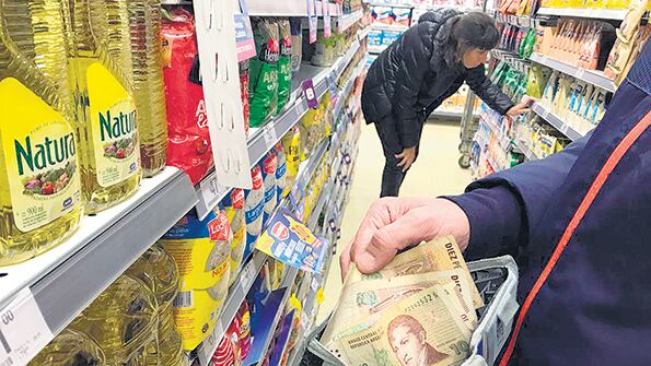 La inflación interanual se disparó a 55,8 por ciento. El alza de alimentos y bebidas, al tope.