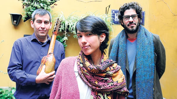 Juan Cruz y Manuela Torres, y Tute Loiseau, los organizadores de la Ofrenda Musical al charanguista.
