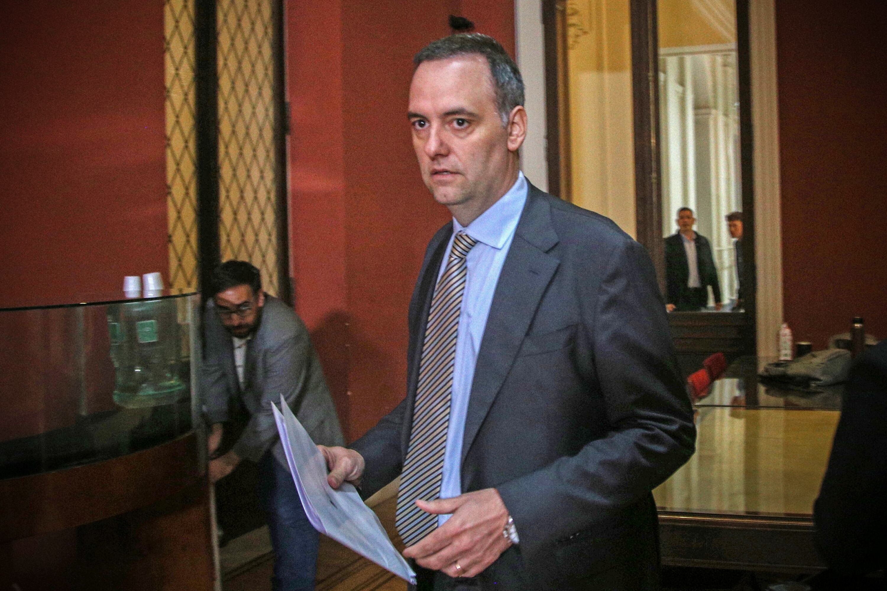 El vocero Manuel Adorni anunció que el gobierno reglamentará la desregulación de las obras sociales.