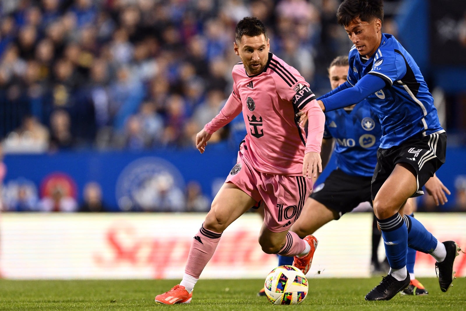 Messi esta vez no pudo convertir ni asistir, pero su equipo igual ganó