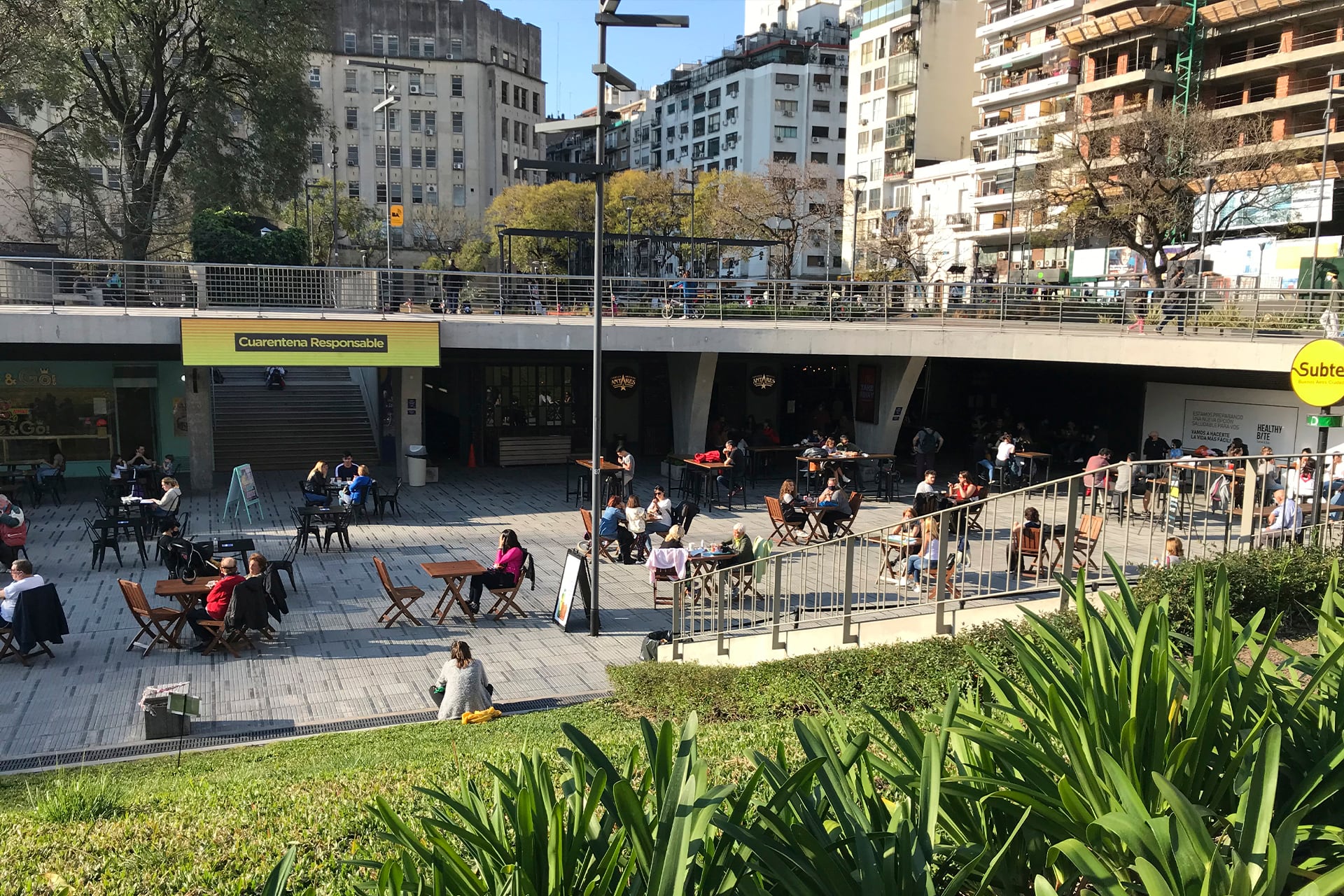 En algunos sitios, la Ciudad de Buenos Aires parece tener burbujas dentro de las cuales la pandemia no se asume como tal.