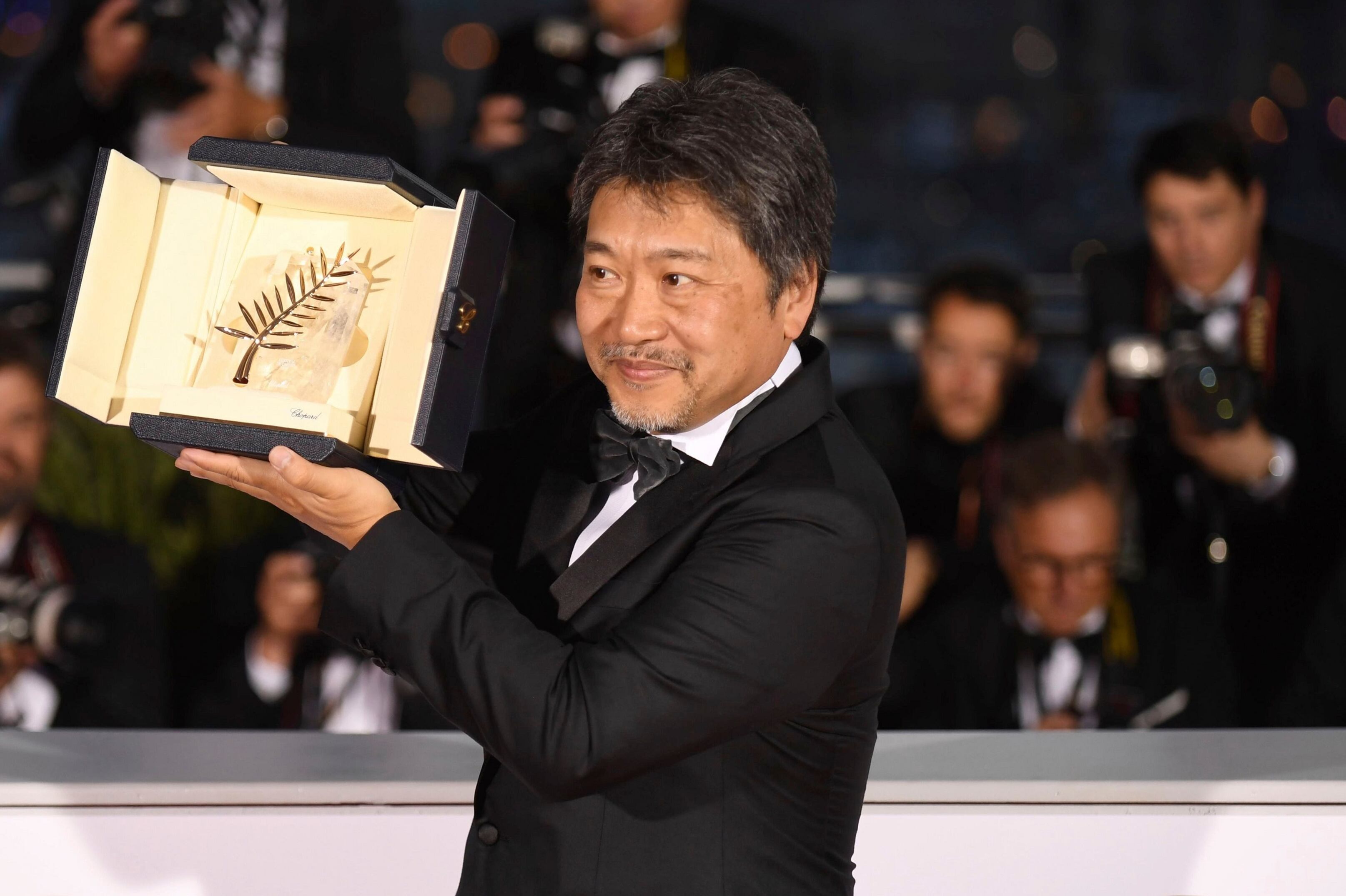 Kore-eda con la Palma de Oro en Cannes 2018 por "Somos una familia".