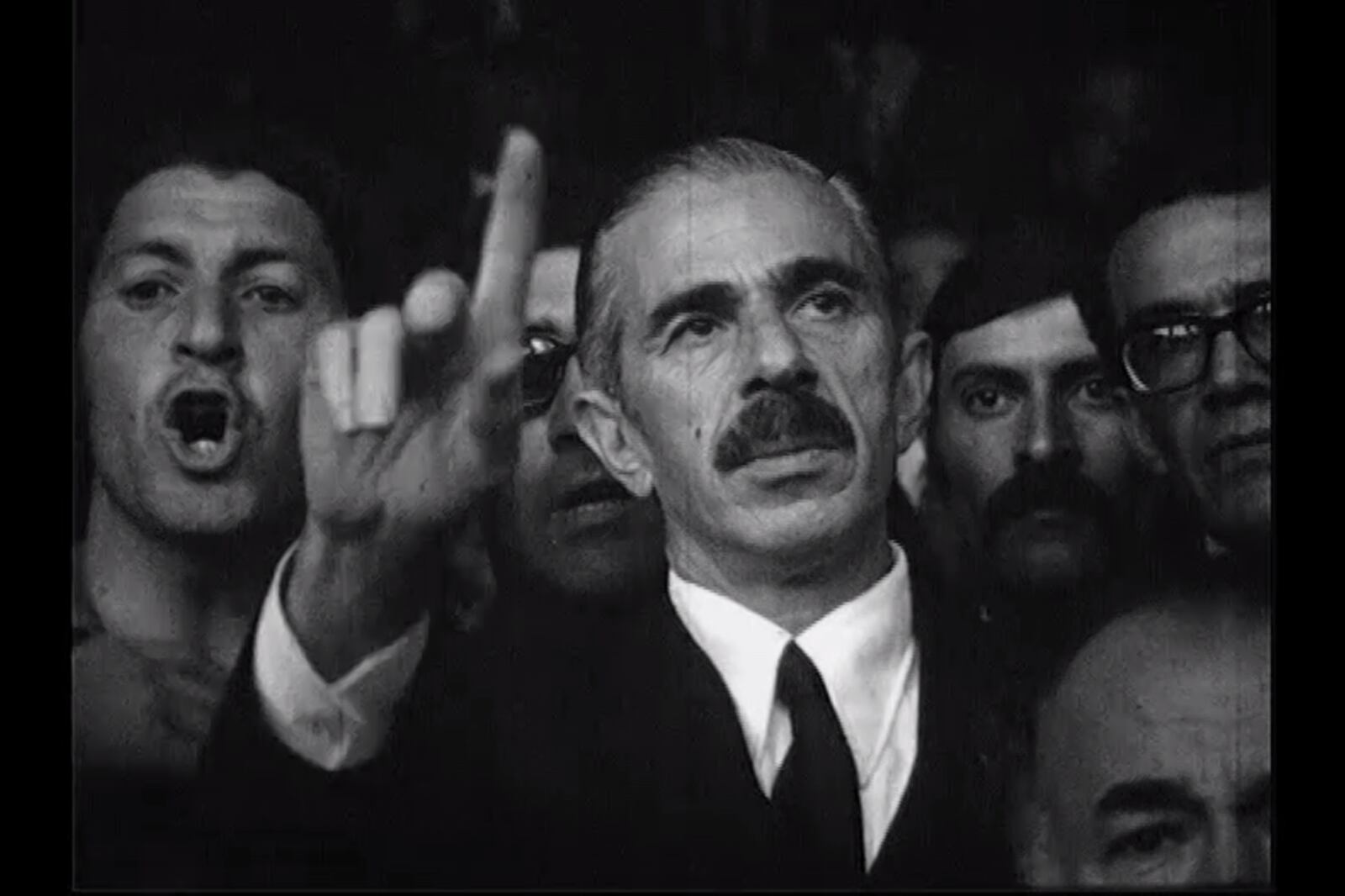 Miguel Ragone dando un discurso el día de su asunción.