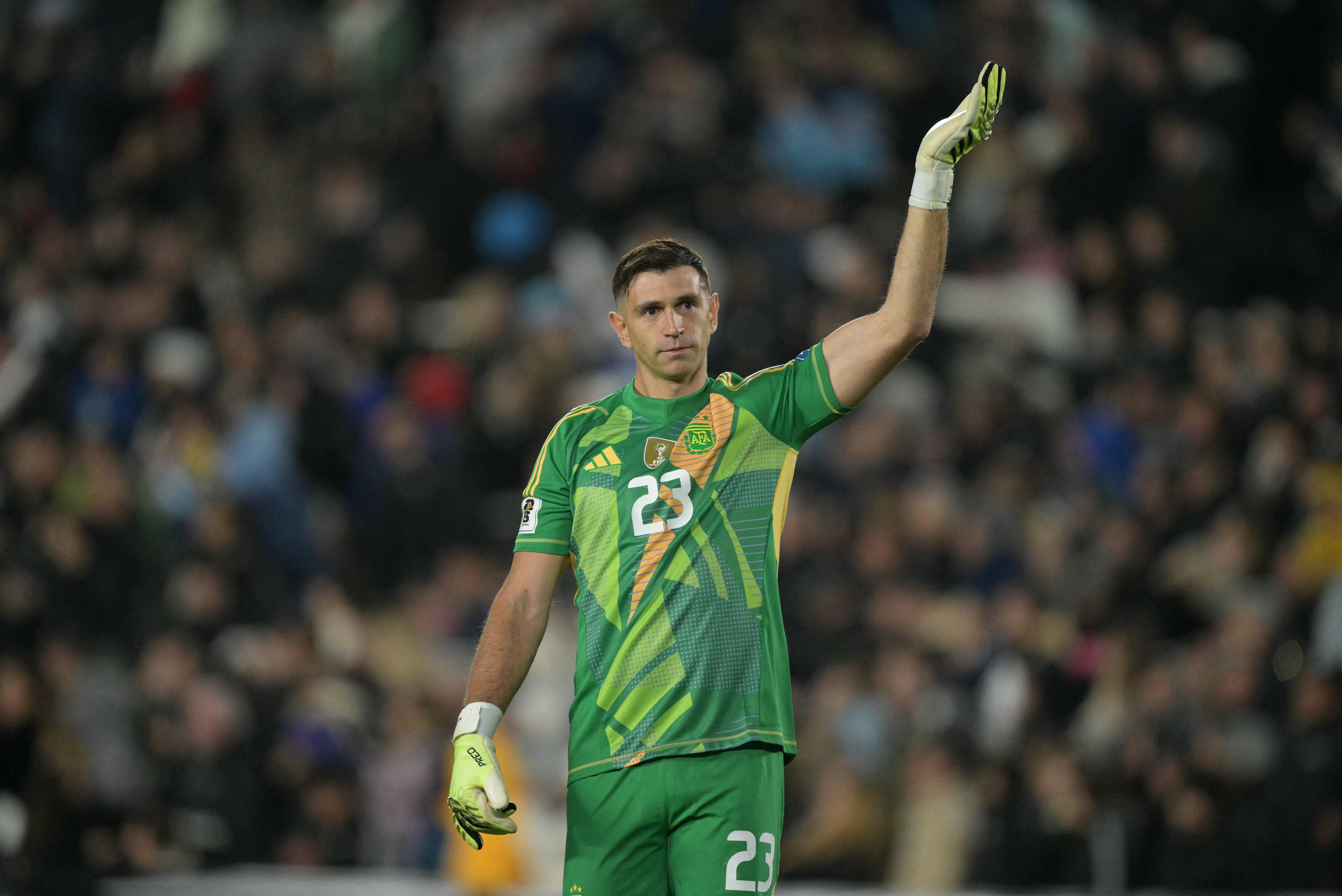 Dibu Martínez fue figura para el Aston Villa