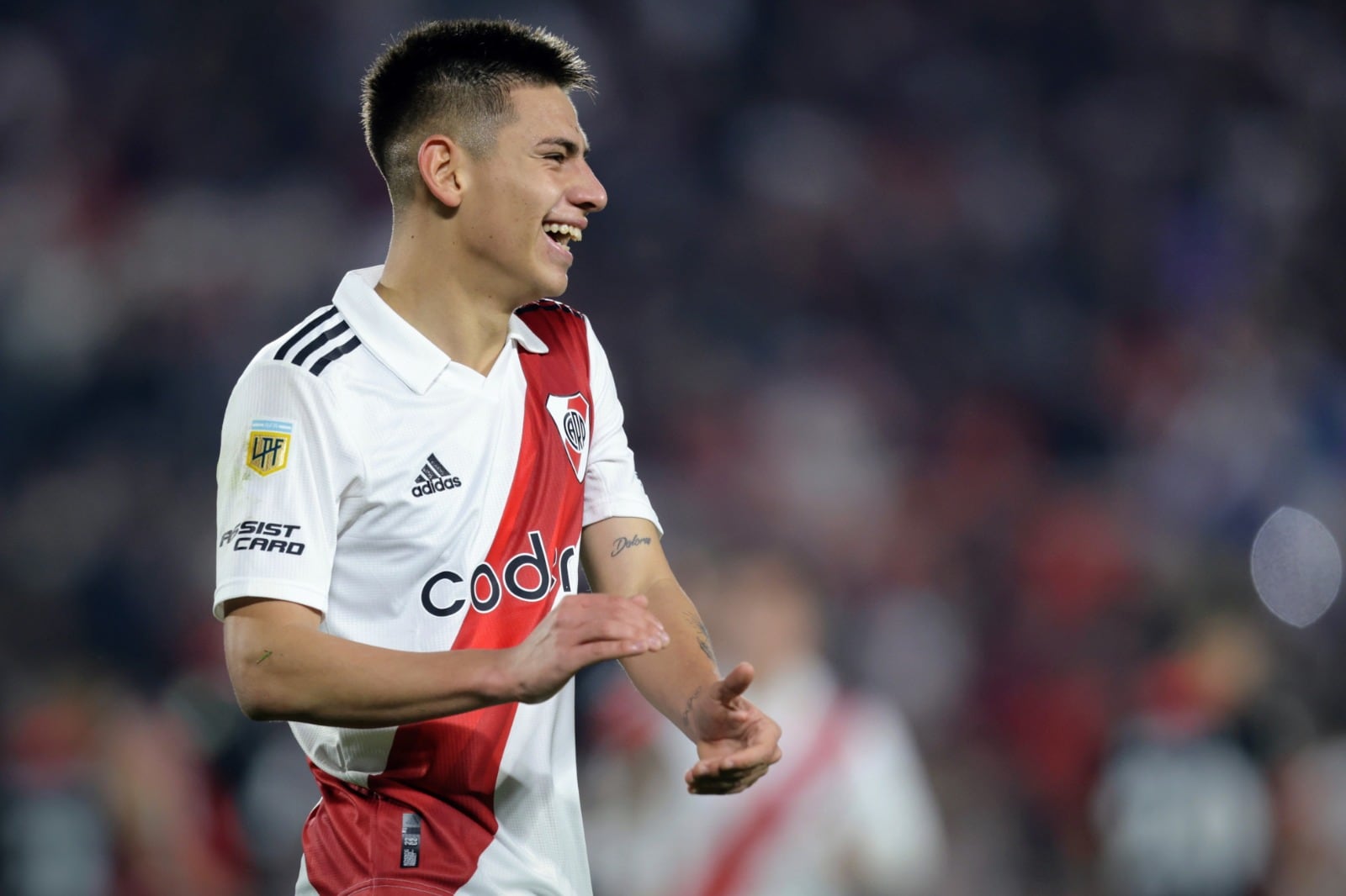 El "Diablito" Echeverri podría quedarse un semestre más en Núñez 