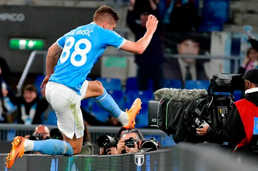 El croata Toma Basic usa el 88 de la Lazio, un club siempre ligado al neonazismo