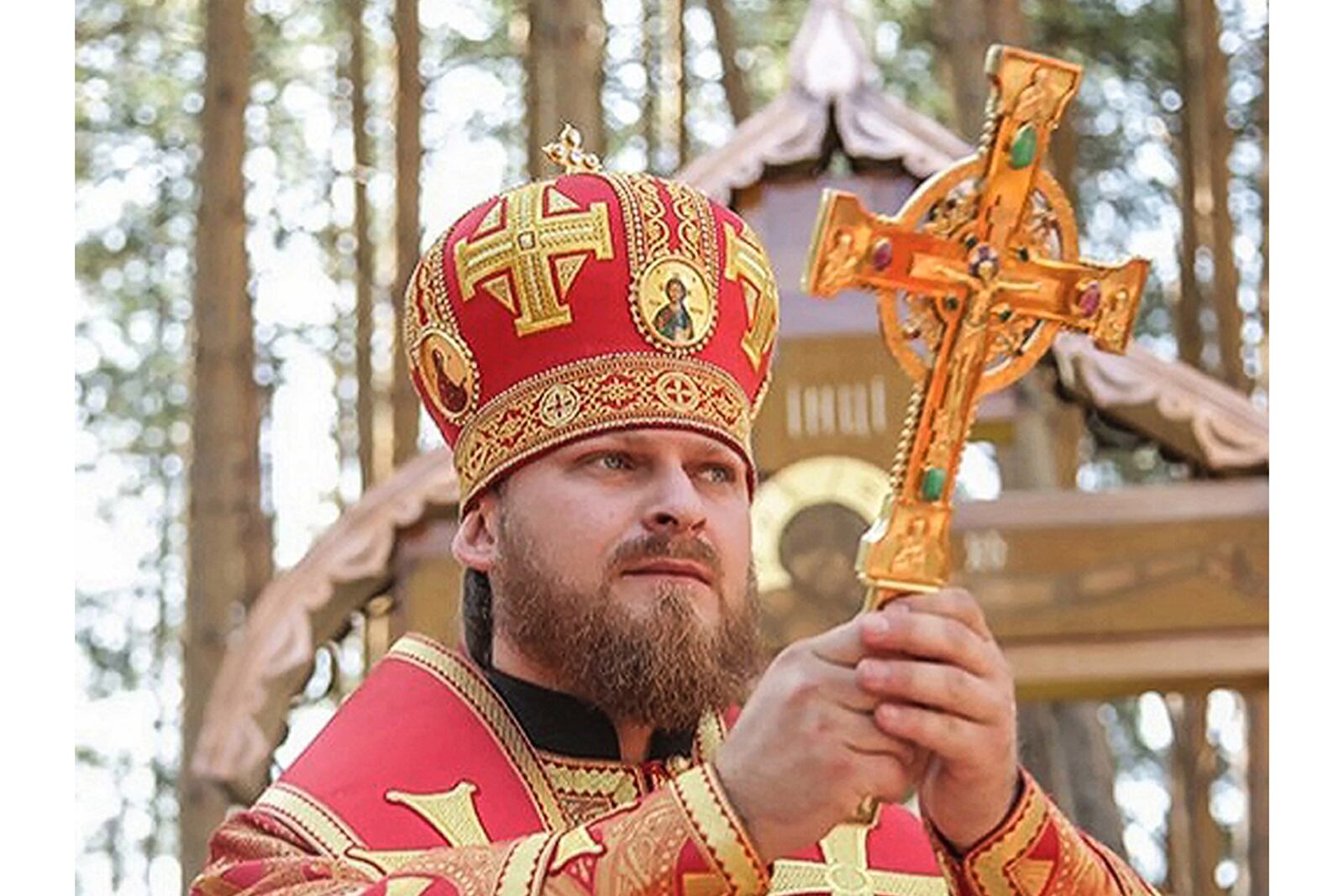 El obispo Leonid es médico cirujano.