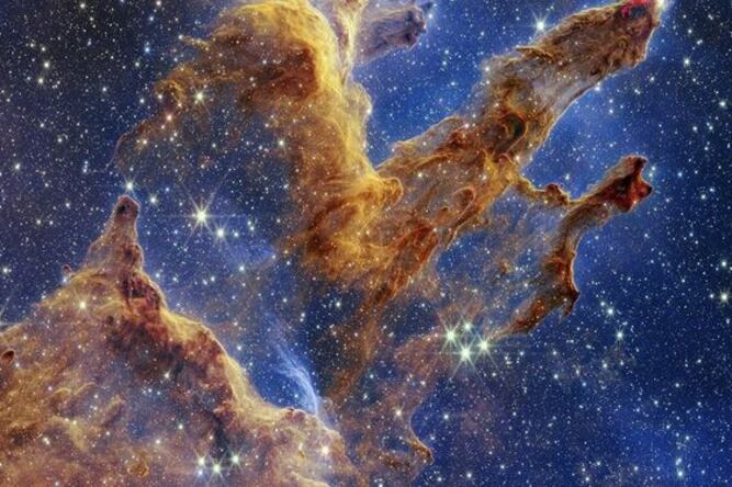 La nueva imagen permite ver a través de la opacidad de los pilares, revelando la formación de muchas estrellas nuevas. (Foto: NASA/ESA/CSA/AFP)