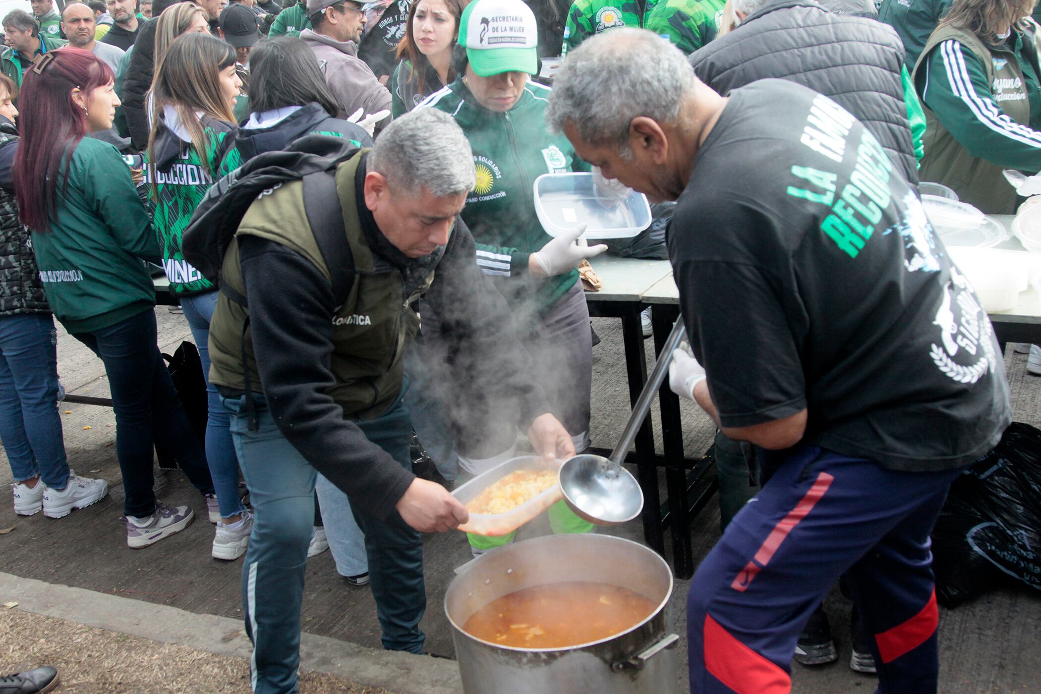Hugo y Pablo Moyano, Juan Carlos Schmid, Juan Pablo Brey, Hugo Godoy y Alejandro Gramajo fueron algunos de los dirigentes que estuvieron en la actividad.