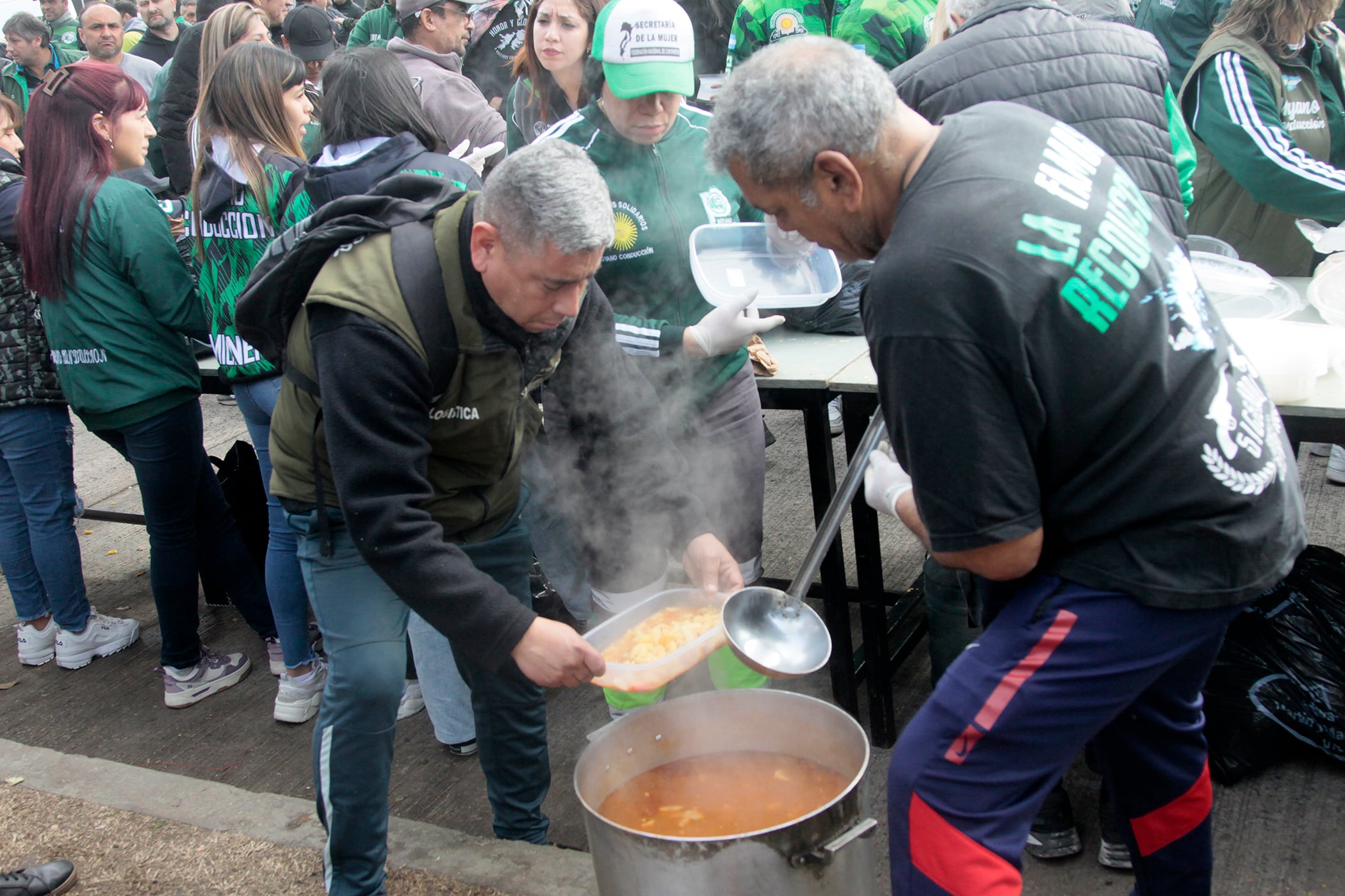 Hugo y Pablo Moyano, Juan Carlos Schmid, Juan Pablo Brey, Hugo Godoy y Alejandro Gramajo fueron algunos de los dirigentes que estuvieron en la actividad.