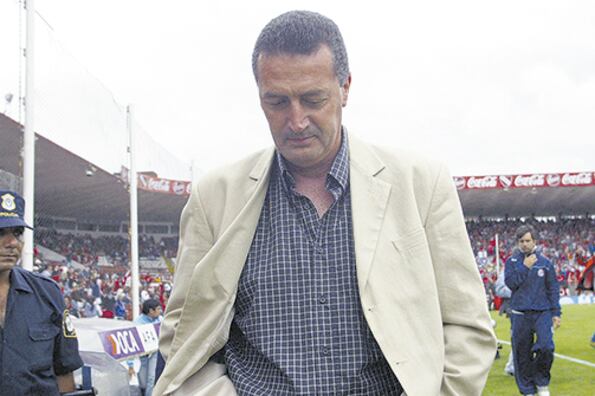 Gustavo Alfaro, futuro DT de Boca. En el Globo le bajaron el pulgar.