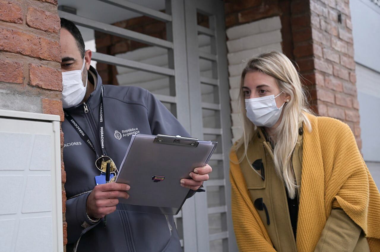 La denuncia de la Dirección de Migraciones a los 287 argentinos que incumplieron con la cuarentena estipula caminos distintos según el juzgado que le toque a cada viajero. 