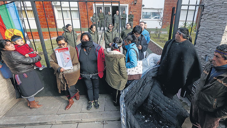 Los mapuches reclaman el respeto de sus territorios ante el avance de las industrias extractivas.