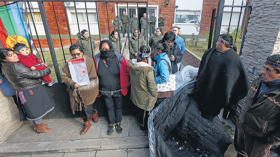 Los mapuches reclaman el respeto de sus territorios ante el avance de las industrias extractivas.