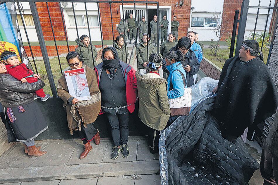 Los mapuches reclaman el respeto de sus territorios ante el avance de las industrias extractivas.