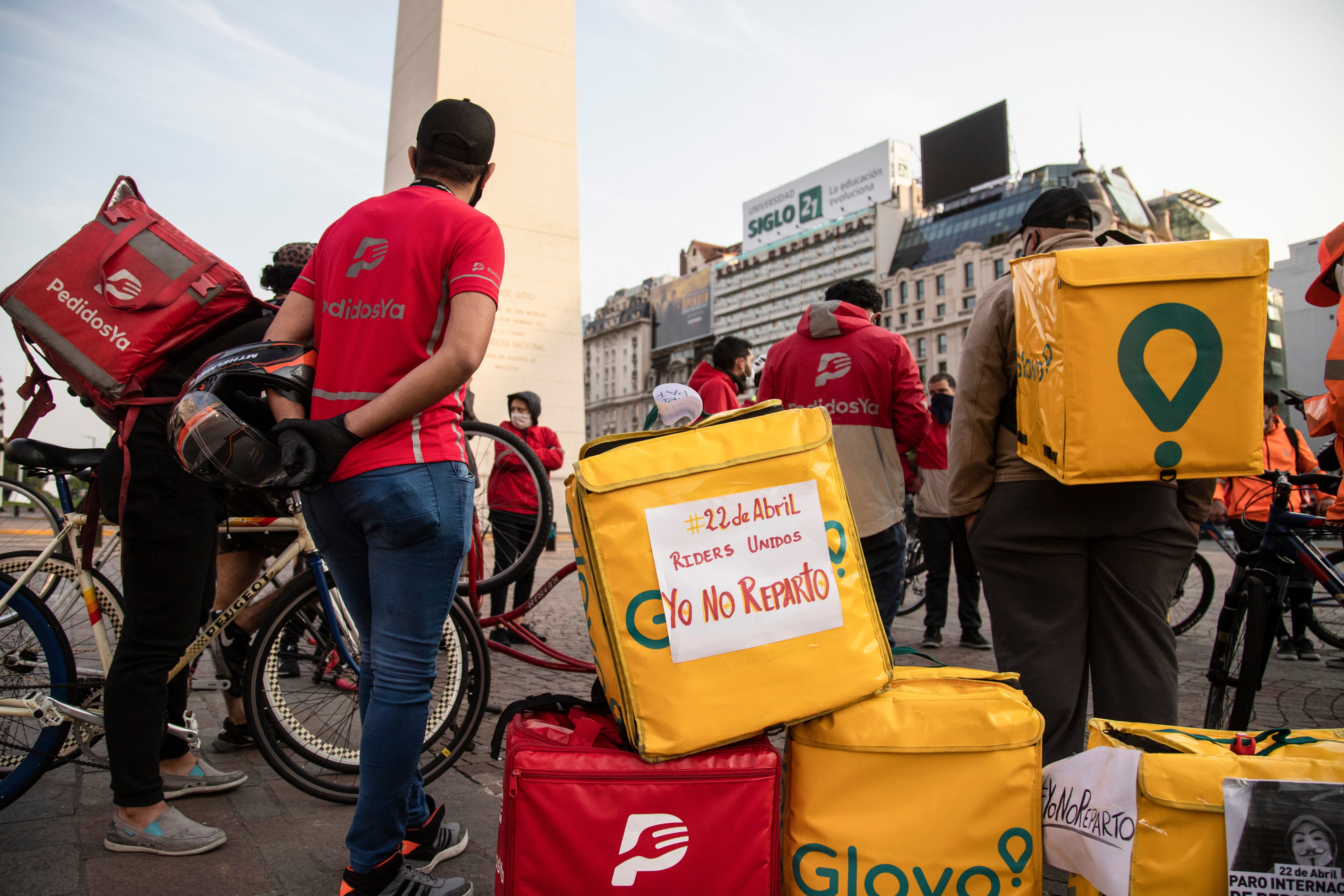 La Legislatura de la Ciudad de Buenos Aires está discutiendo una ley para regular la actividad.