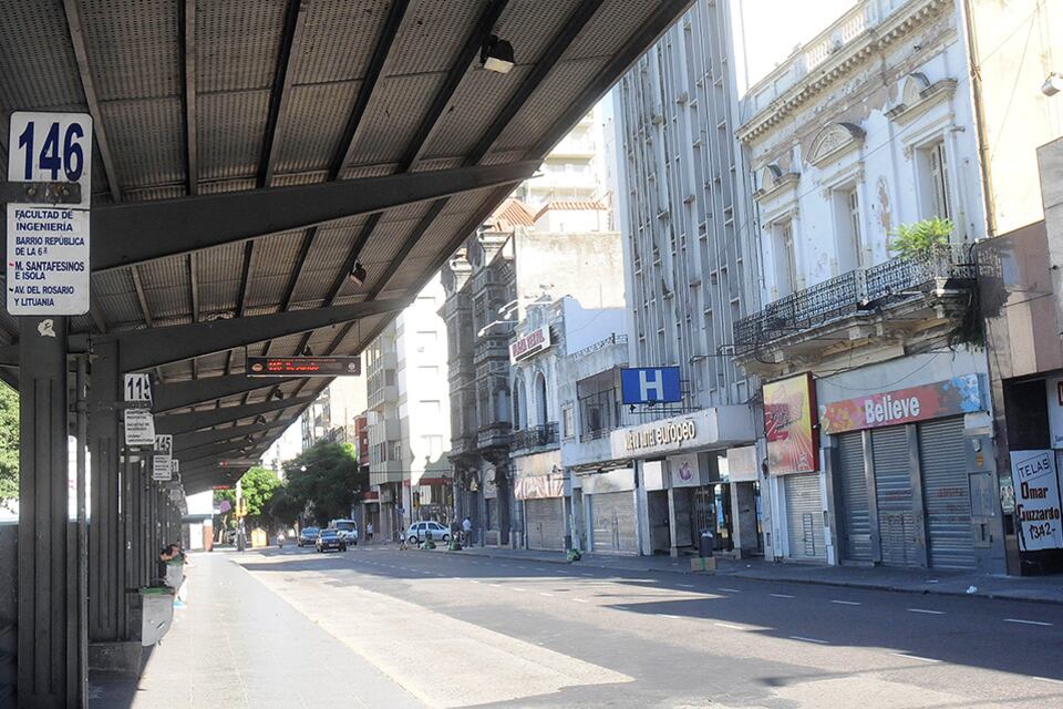 No hay antecedentes de un conflicto que tuviera una semana sin colectivos a la ciudad