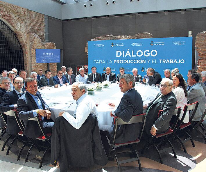 En la mesa del Diálogo los gremios advirtieron sobre incumplimientos con el bono de fin de año.