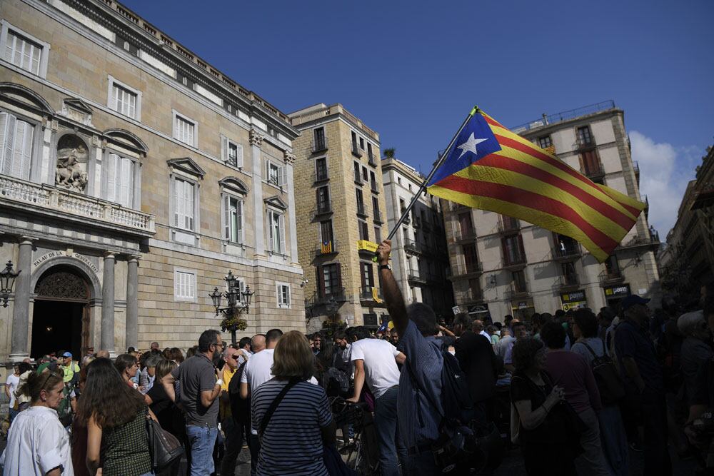 Los catalanes recuperan mañana su autogobierno tras la intervención del gobierno central.