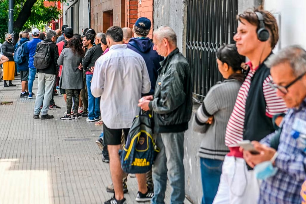 El desempleo es más alto entre los más jóvenes que entre los adultos