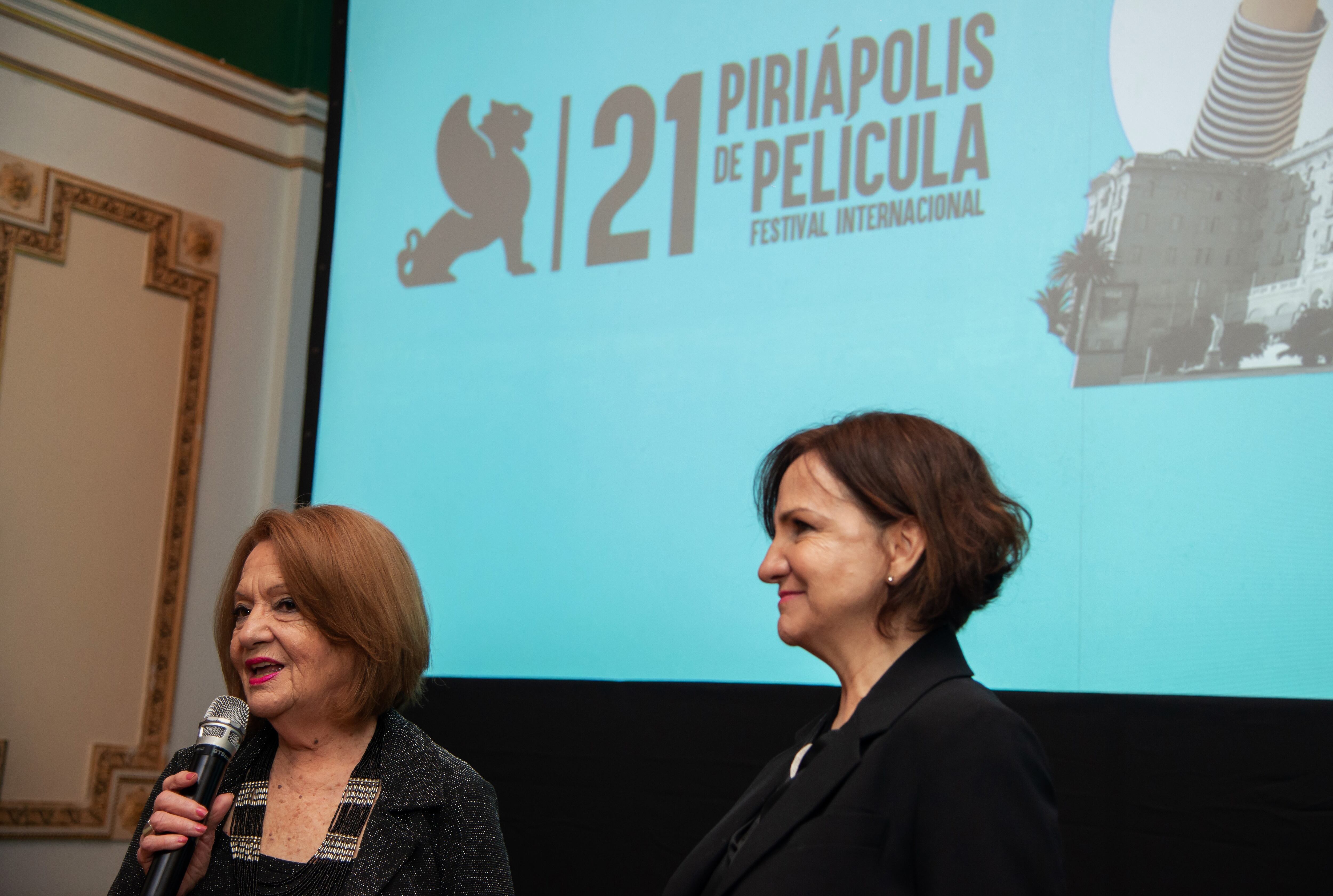 Mercedes Carreras, invitada junto a su hija Victoria para presentar el documental "Amor y cine".