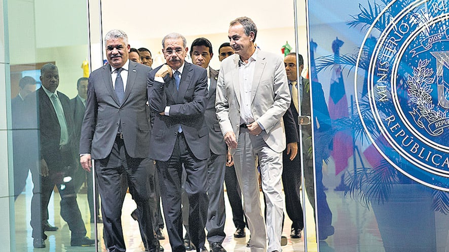 Medina (centro), su canciller Vargas (izq.) y Zapatero (der.) en Santo Domingo.