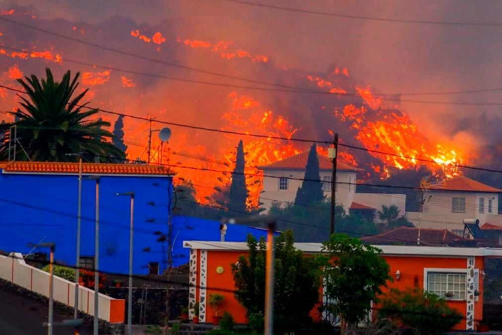 La erupción del volcán Cumbre Vieja en las Islas Canarias continúa y la situación se complica.