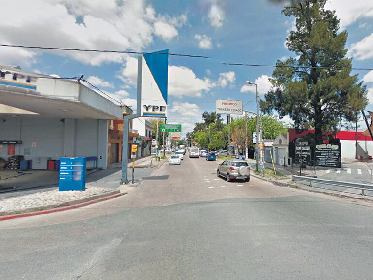 En esta esquina de Castelar fue interceptado el matrimonio Guaglianone.