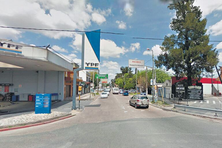 En esta esquina de Castelar fue interceptado el matrimonio Guaglianone.