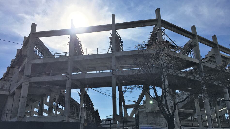 El microestadio de Atlanta a medio terminar; en 2015 se derrumbó su techo.