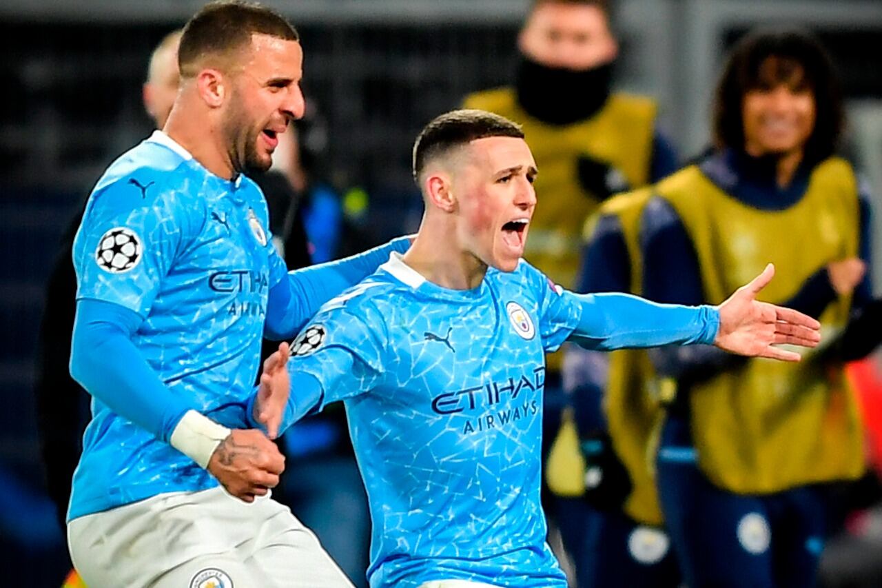 Phil Foden celebra el 2-1 que aseguró el pase de los conducidos por Guardiola.