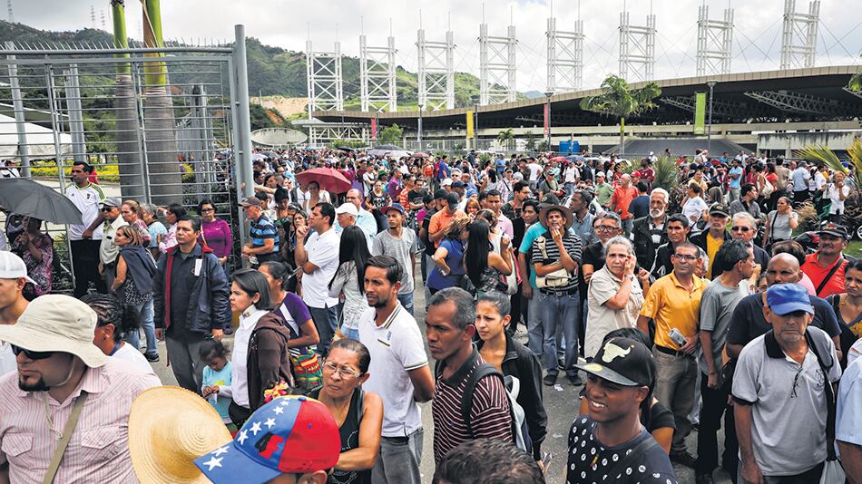 El Consejo Nacional Electoral prolongó la elección de asambleístas una hora más de lo previsto.