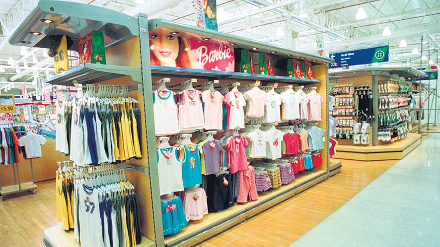 Las ventas de indumentaria, calzado y marroquinería se derrumbaron en los grandes centros de compra.