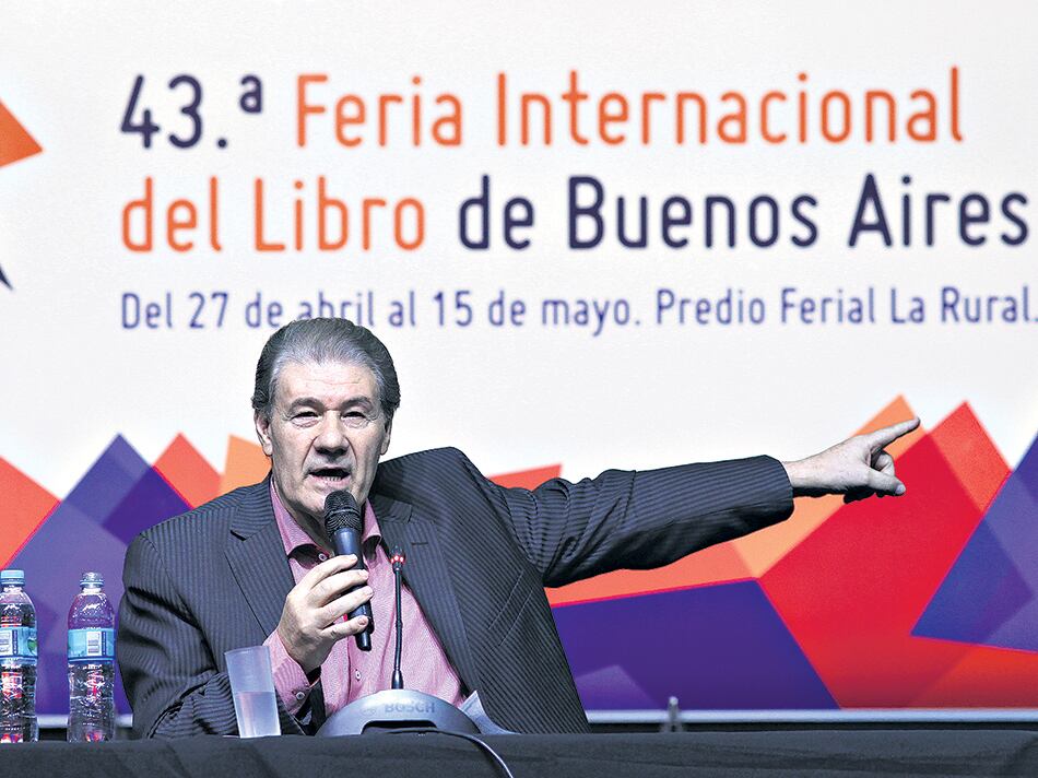 “Este libro tiene una forma de novela, he recorrido todas las voces posibles”, explicó Víctor Hugo.