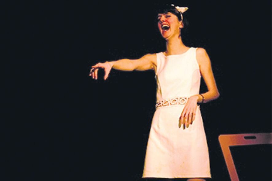 Claudia, la mujer que se casa llega desde Montevideo.