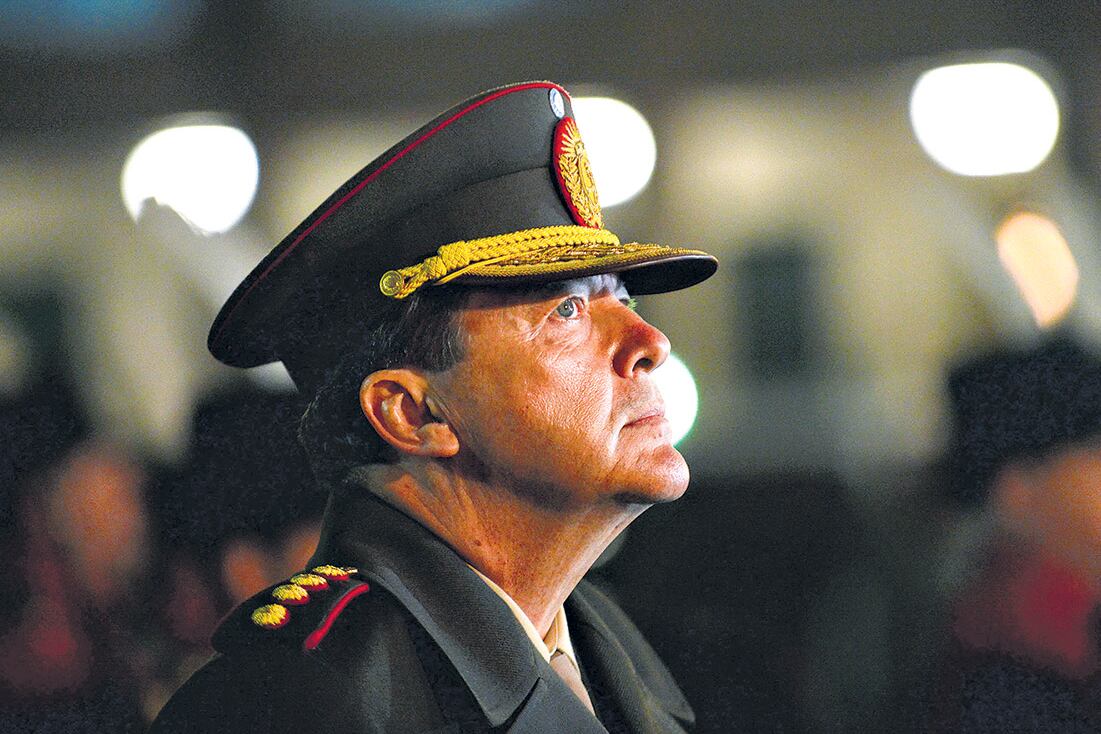 El ex jefe del Ejército César Milani quedó detenido ayer por orden del juez federal Daniel Herrera Piedrabuena.