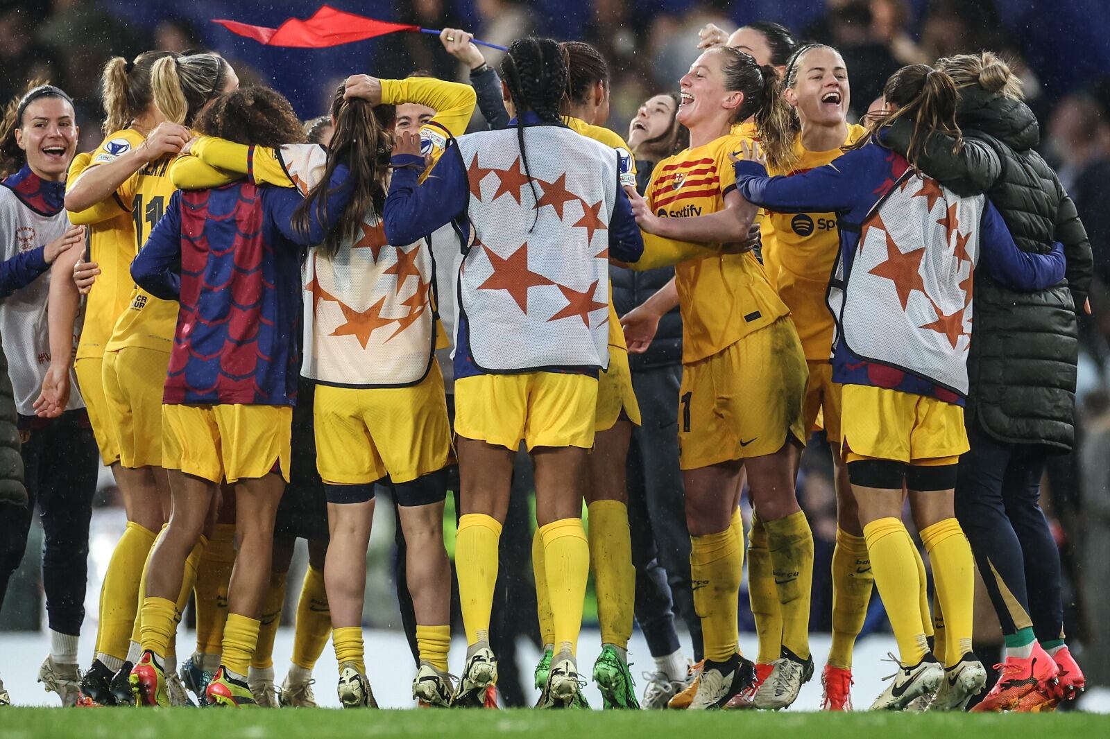 El festejo de las jugadoras del Barcelona por llegar a una nueva final de la Champions