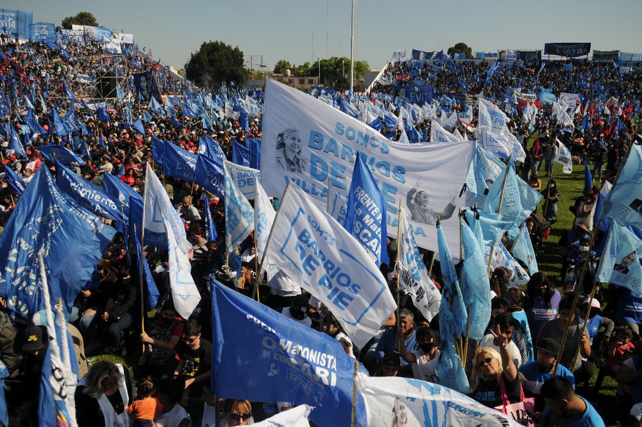 El acto en Nueva Chicago fue una apuesta a recuperar la mística y potencia territorial que había estado ausente en el último año de gobierno.