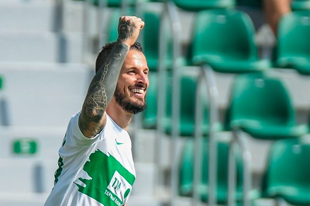 Benedetto festejando en el Elche español