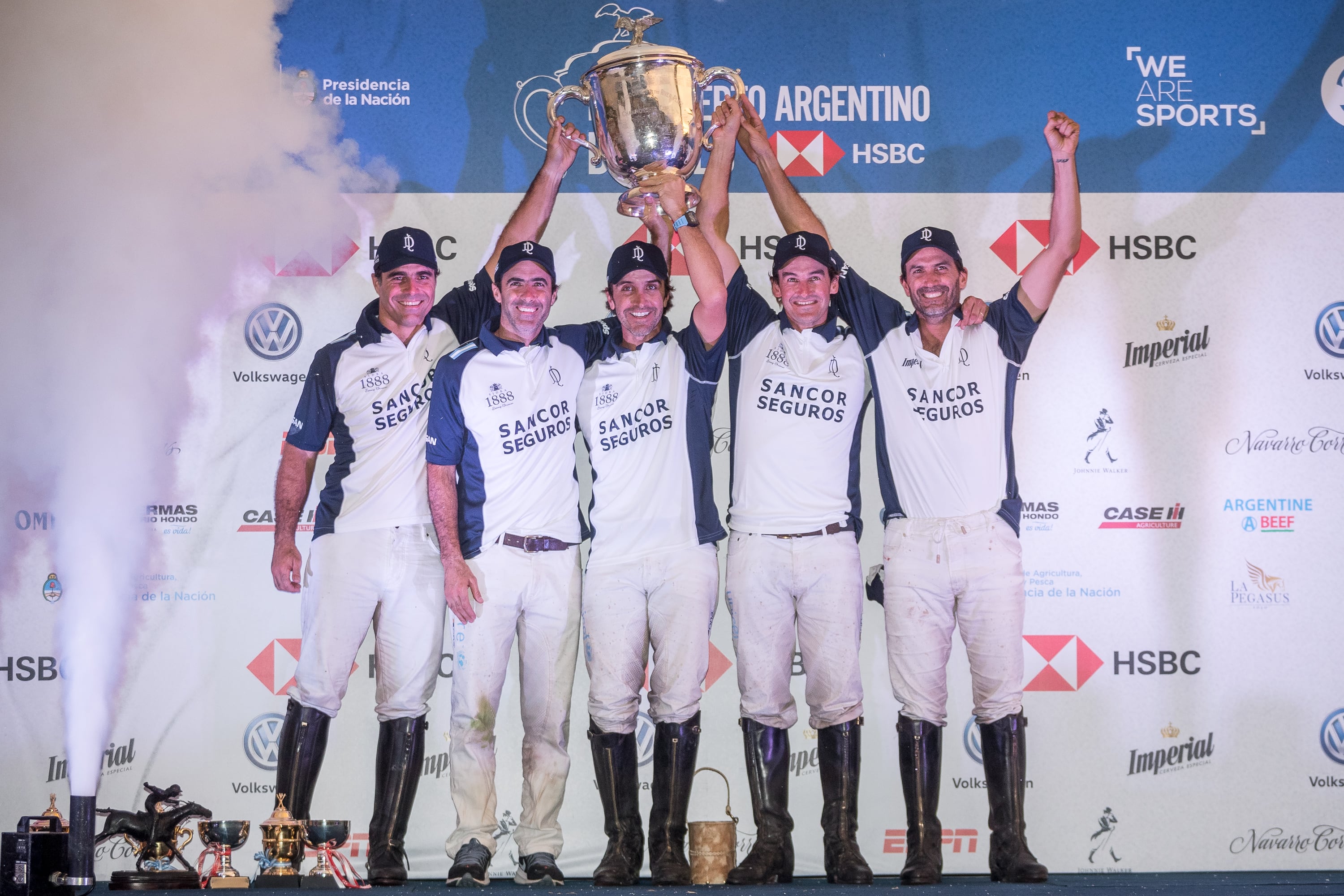 Ribeiro De Andrade, Nero, Mac Donough, Stirling y Cambiaso con la Copa.